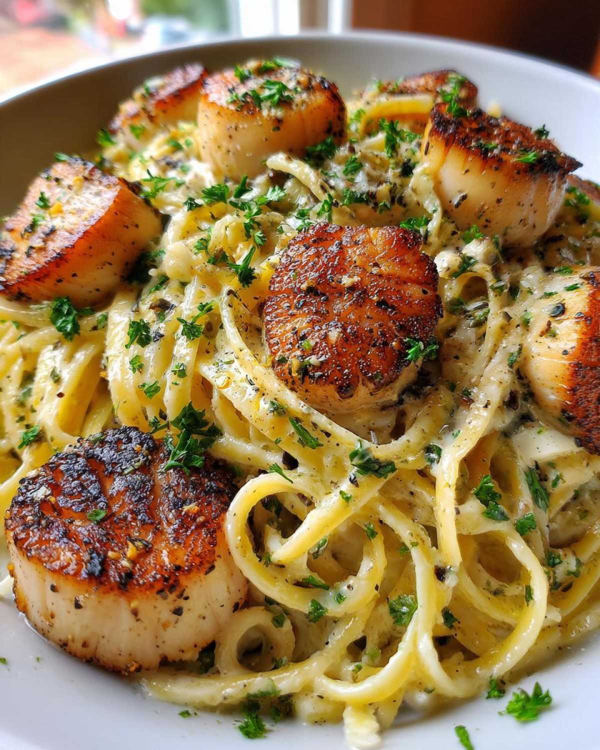 Creamy Garlic Scallop Linguine - detail 1