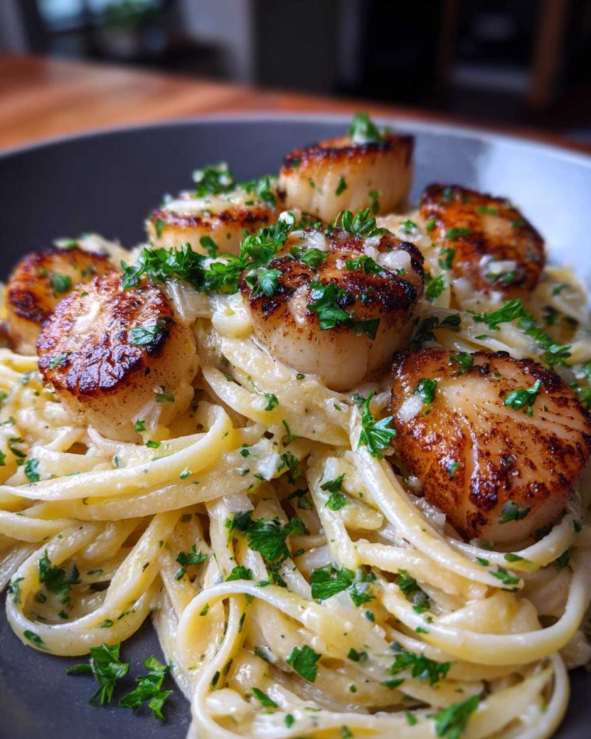 Creamy Garlic Scallop Linguine - detail 2