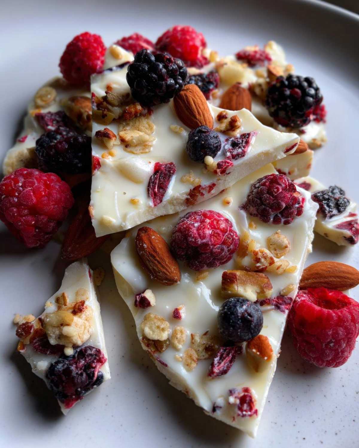 Yogurt Parfait Frozen Bark - detail 2